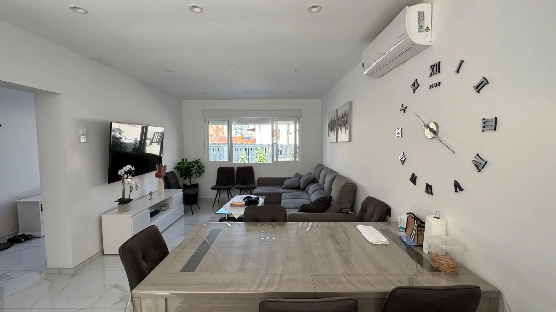 Living room of Detached homes for sale in Benidorm  with Air Conditioner, Private garden and Terrace
