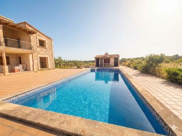 Casa rústica amb piscina en venda a can corem
