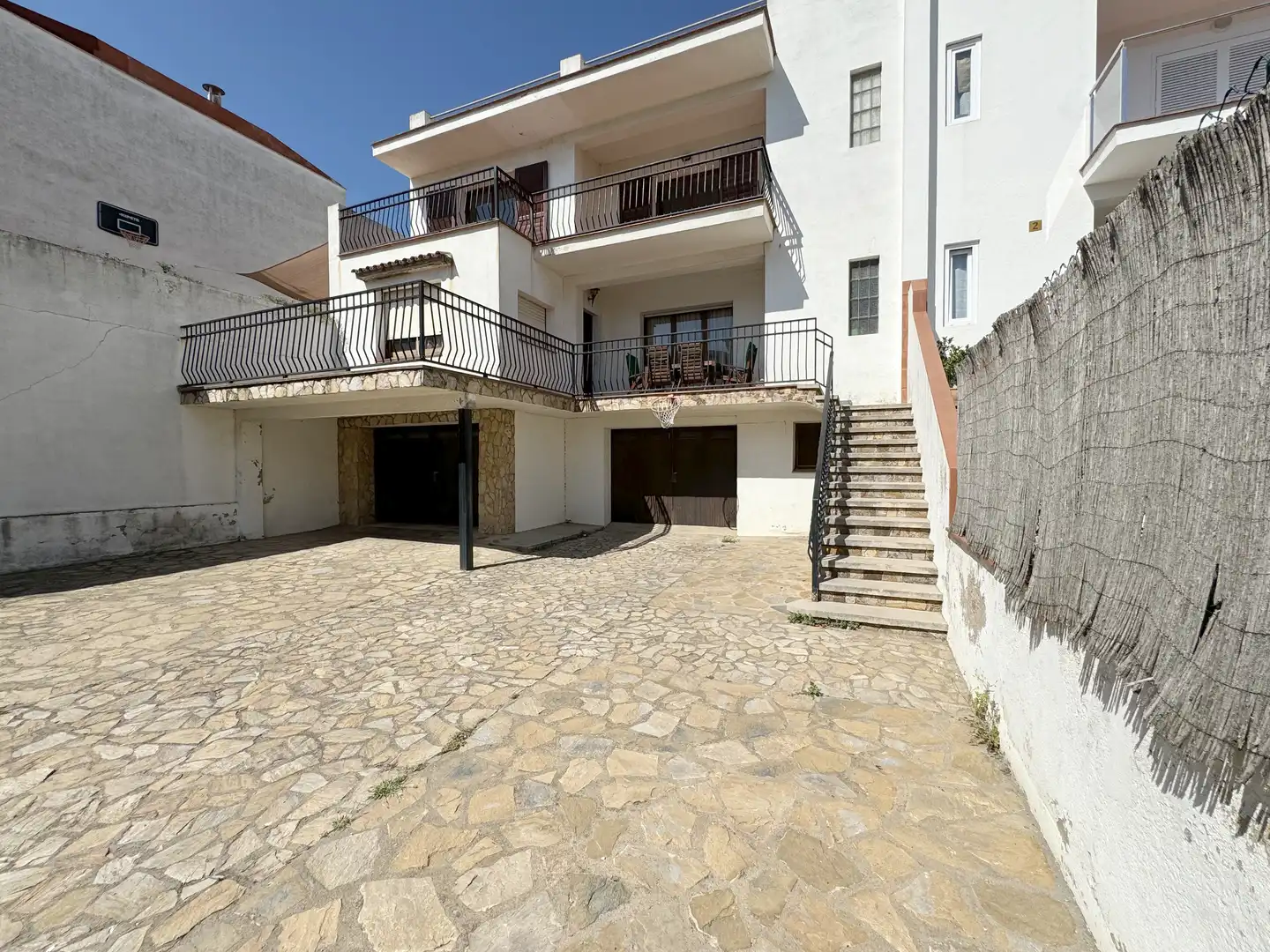 Vista exterior de Casa adosada en venta en L'Escala con Jardín privado, Terraza y Amueblado