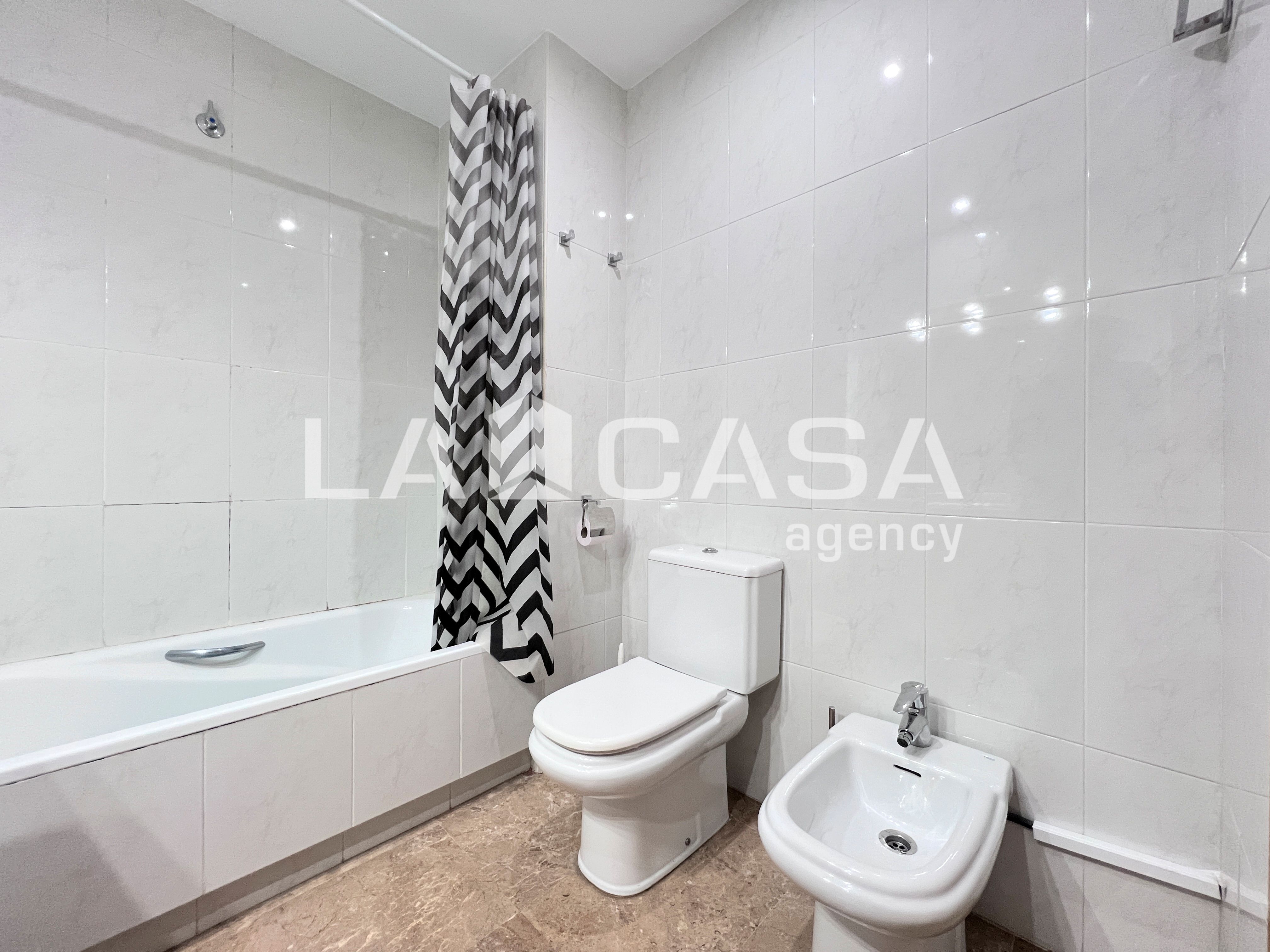 Bathroom of Flat for sale in Badalona  with Heating, Terrace and Balcony