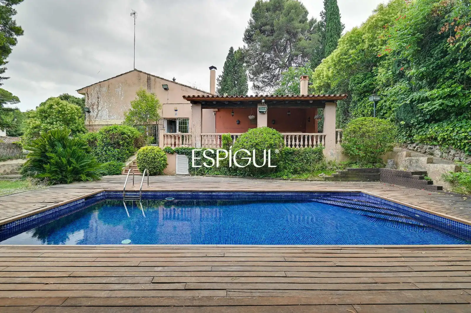 Schwimmbecken von Haus oder Chalet zum Verkauf in Cerdanyola del Vallès mit Klimaanlage, Heizung und Terrasse