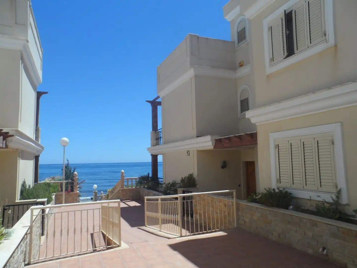 Vista exterior de Casa o xalet en venda en Cuevas del Almanzora amb Aire condicionat, Jardí privat i Terrassa