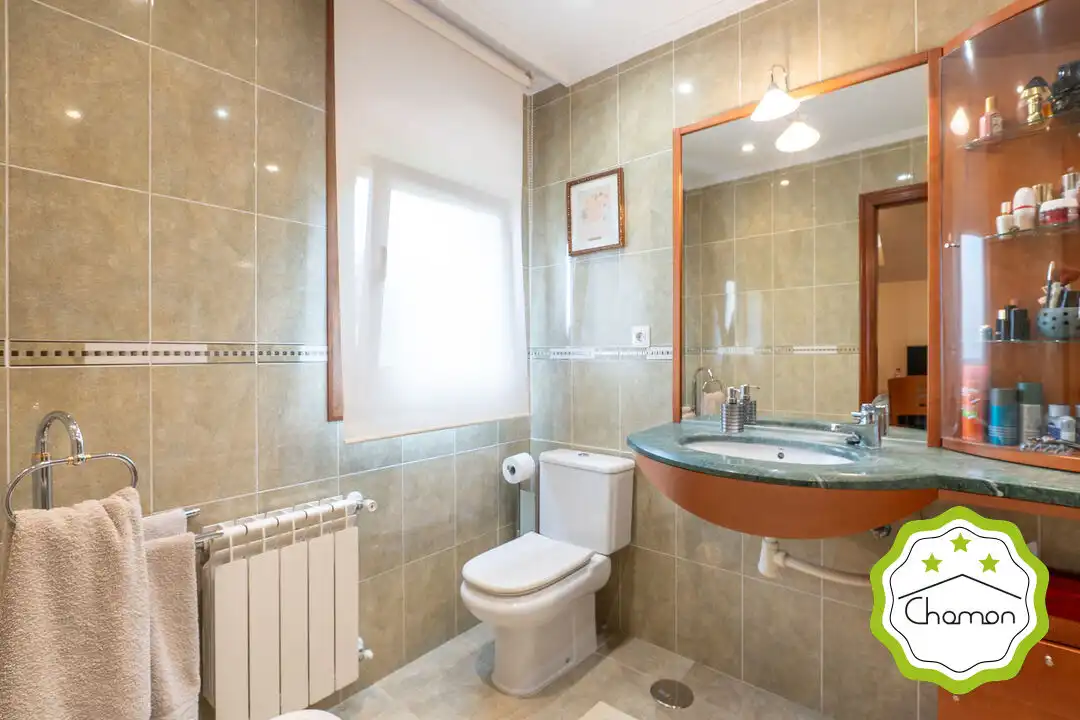 Bathroom of Houses for sale in Castro-Urdiales  with Heating and Furnished