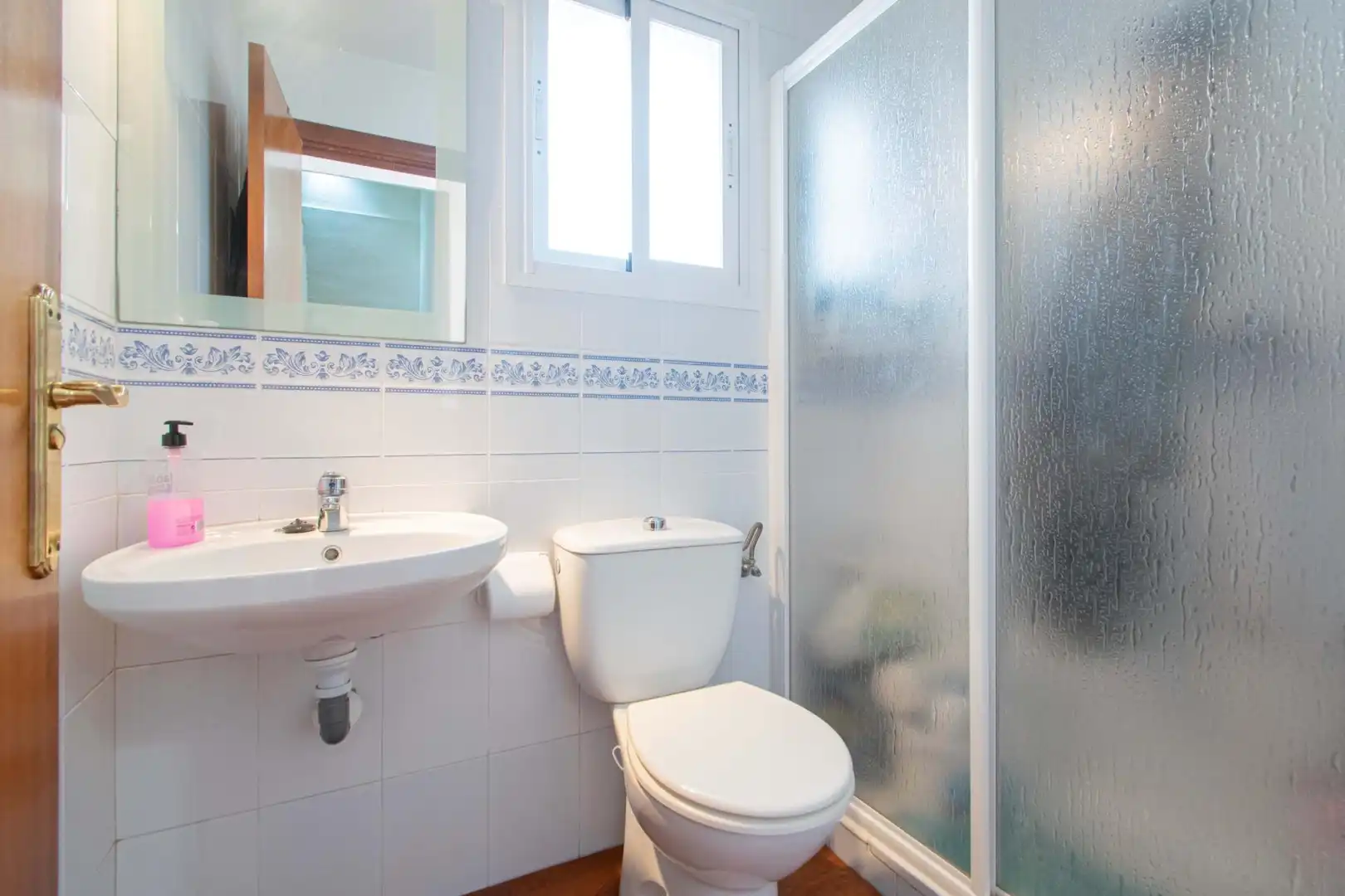 Bathroom of Detached homes for sale in Almensilla  with Private garden, Storage room and Swimming Pool