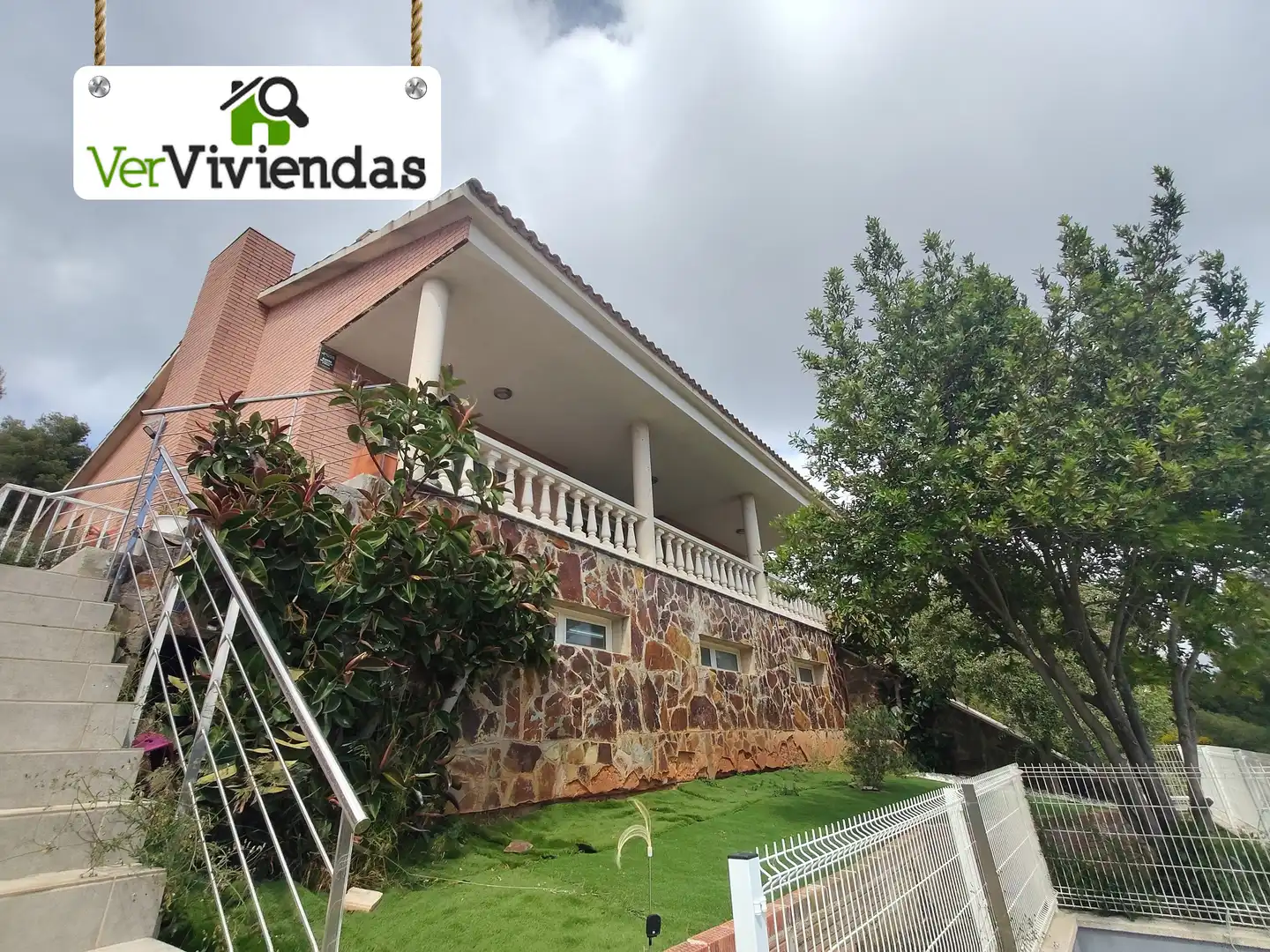 Vista exterior de Casa o chalet en venta en Begues con Calefacción, Jardín privado y Parquet