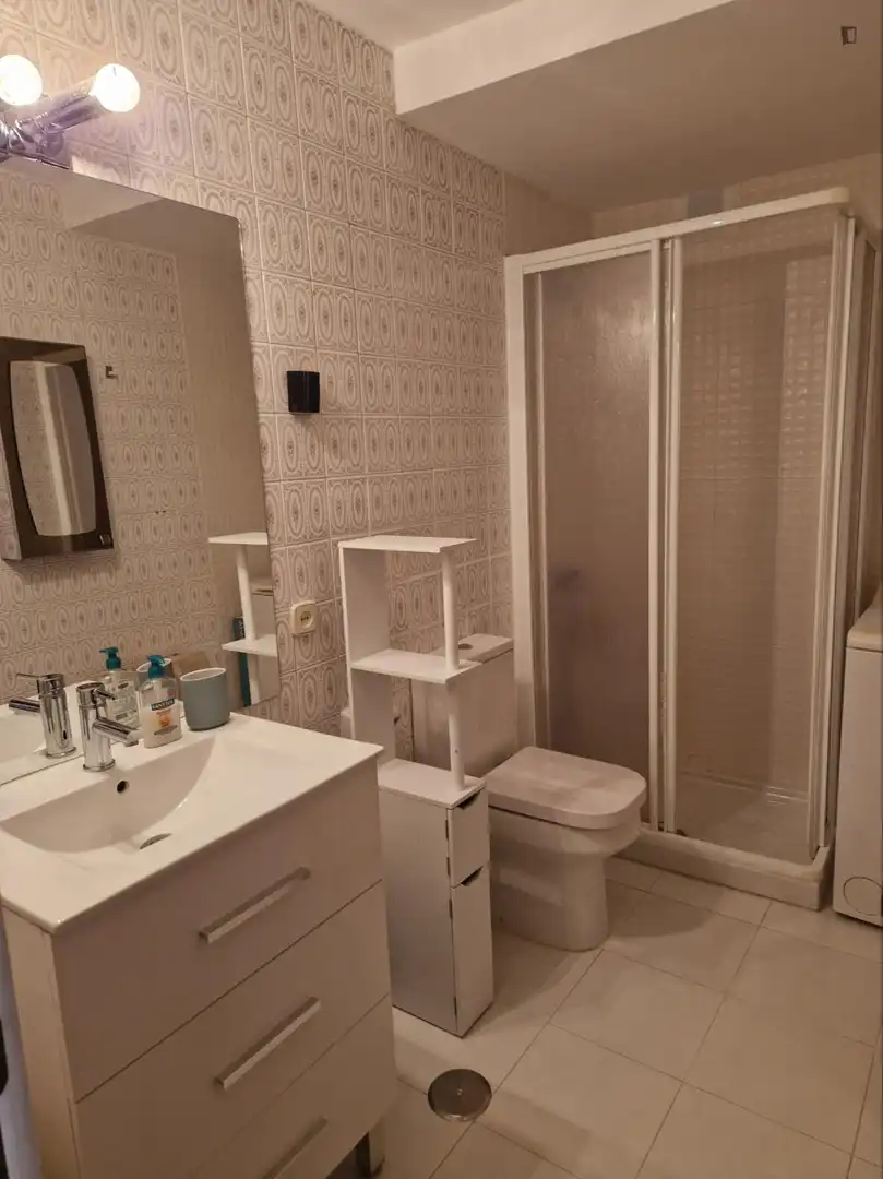 Baño de Apartamento de alquiler en Madrid con Aire acondicionado, Calefacción y Amueblado