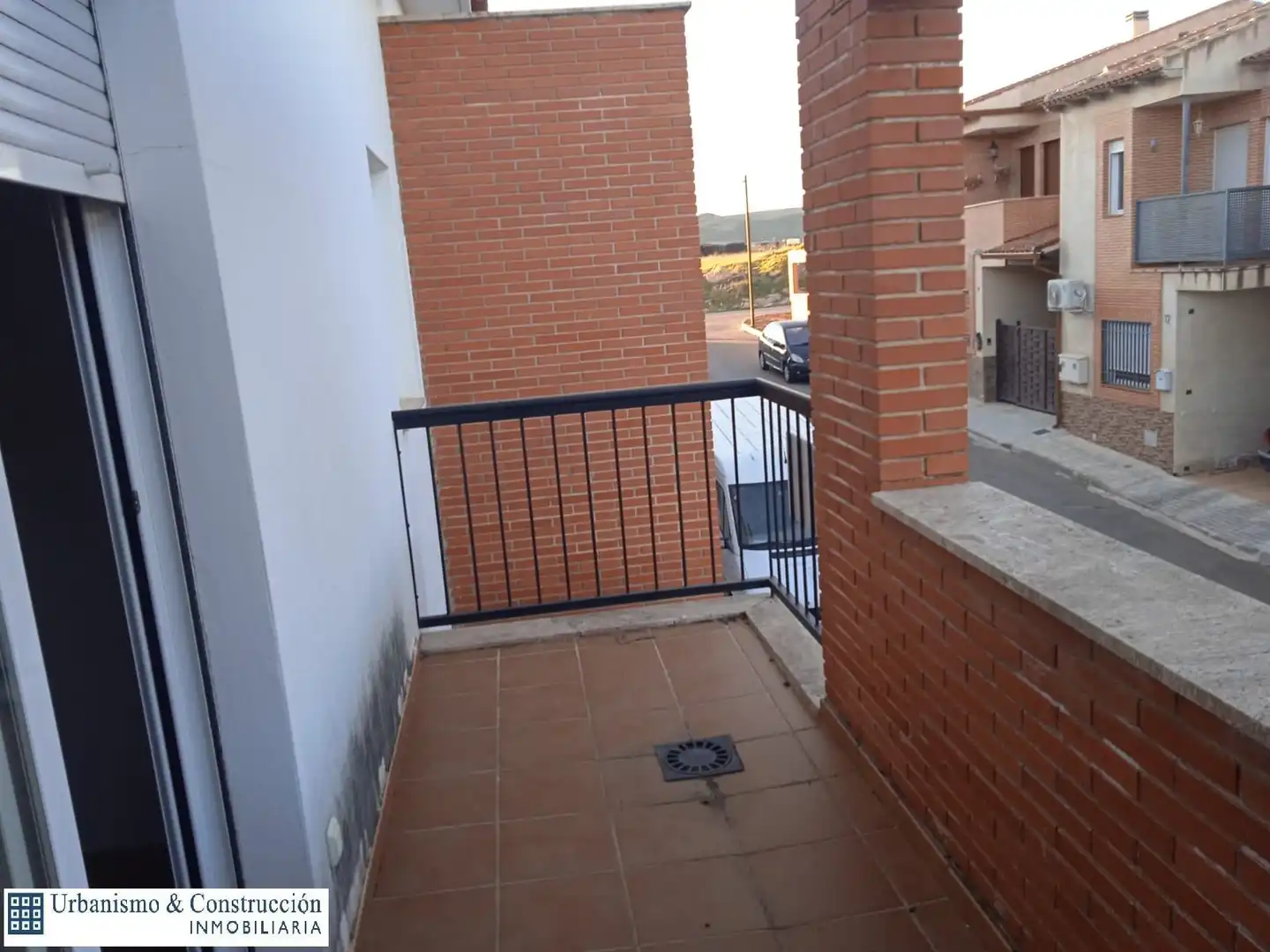 Terrasse von Einfamilien-Reihenhaus zum Verkauf in Piedrabuena mit Klimaanlage, Parkett und Terrasse