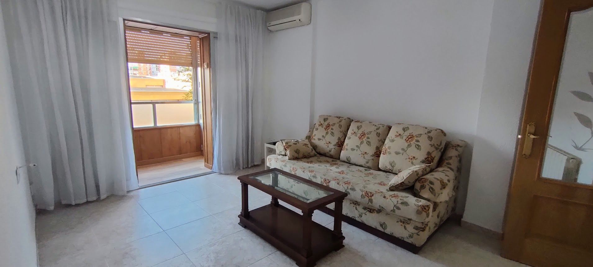 Living room of Flat to rent in  Madrid Capital  with Air Conditioner, Heating and Terrace