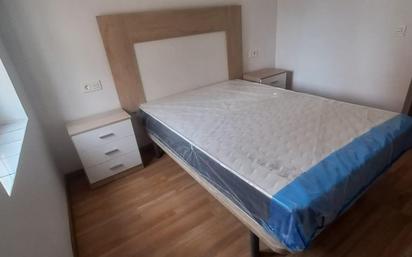 Dormitori de Apartament de lloguer en San Andrés del Rabanedo amb Calefacció