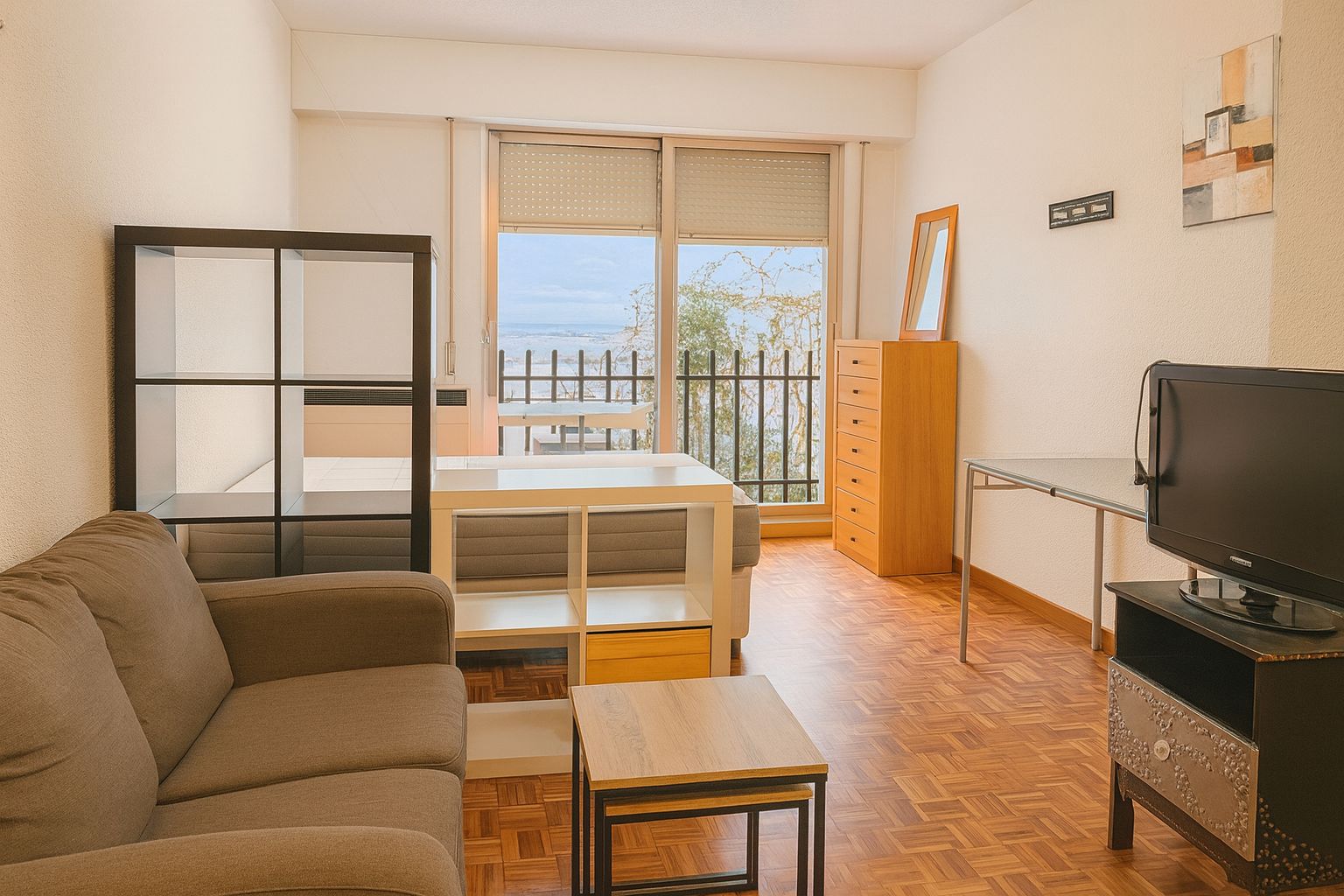 Habitación de Estudio de alquiler en  Madrid Capital con Terraza, Amueblado y Lavadora