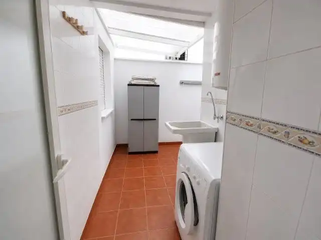 Baño de Piso en venta en Manilva con Terraza, Trastero y Alarma