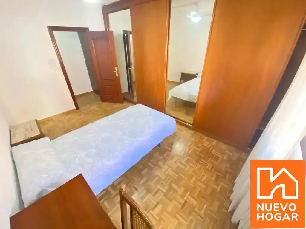 Dormitori de Casa o xalet en venda en  Madrid Capital amb Calefacció, Forn i Rentadora