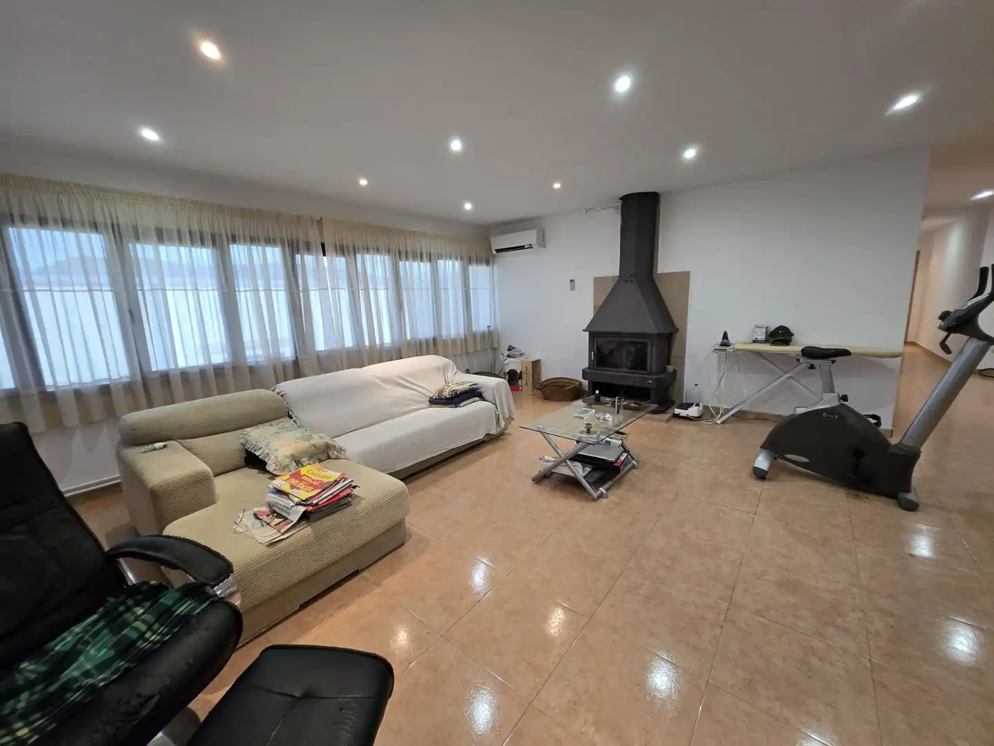 Sala de estar de Nave industrial en venta en Teruel con Calefacción y Alarma