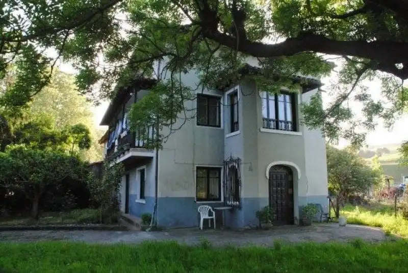 Vista exterior de Casa o xalet en venda en Riotuerto amb Calefacció i Jardí privat