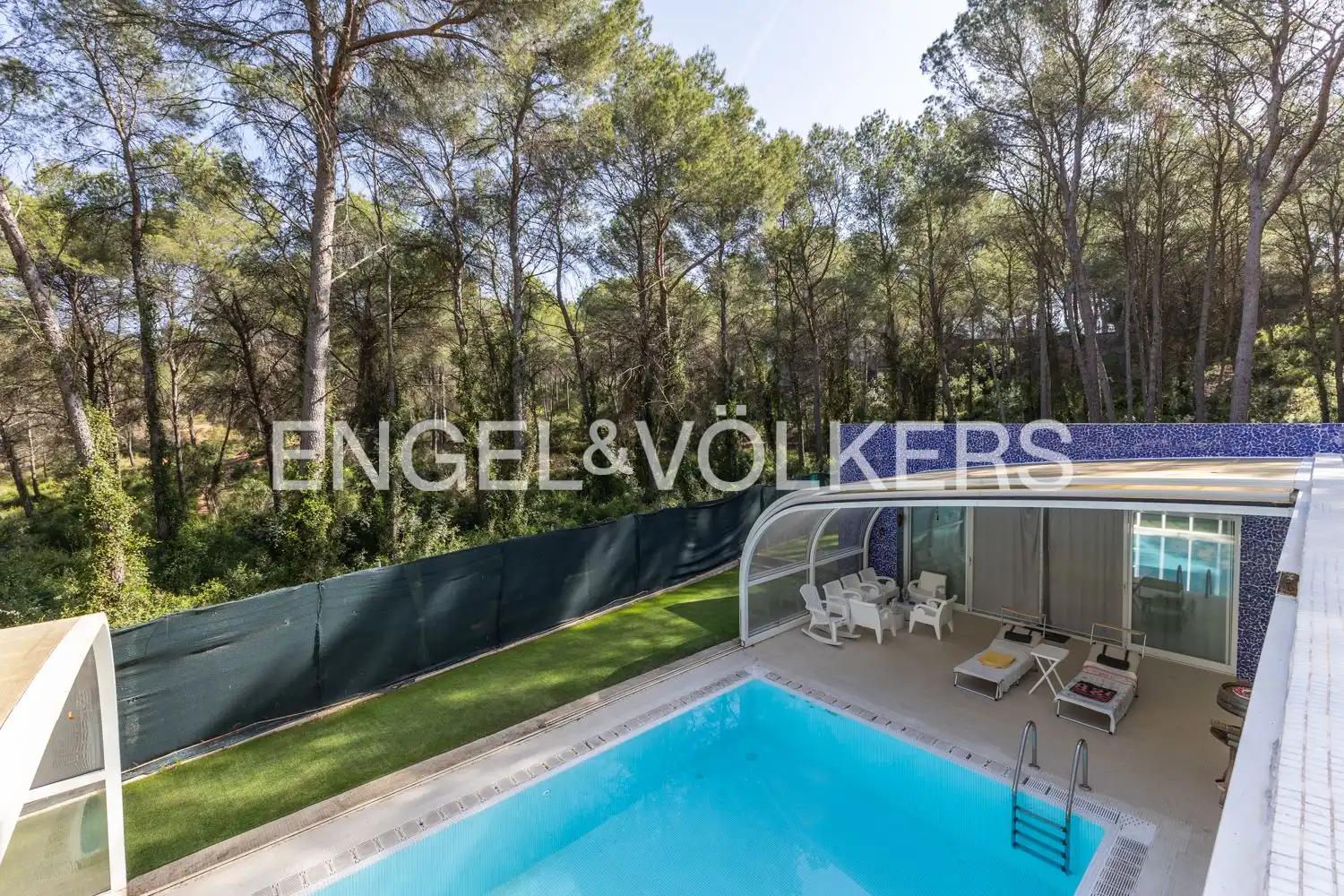 Swimming pool of Houses for sale in Gilet  with Air Conditioner, Heating and Private garden