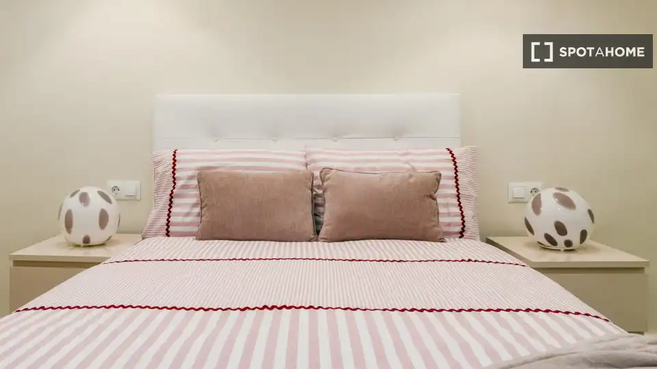 Bedroom of Flat for rent in Barcelona  with Air Conditioner, Heating and Furnished