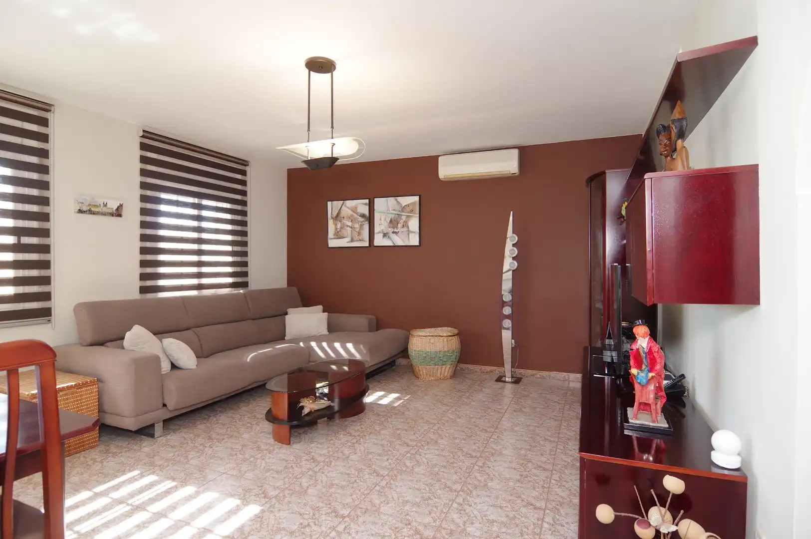 Sala d'estar de Casa o xalet en venda en Sant Vicenç Dels Horts amb Aire condicionat, Calefacció i Jardí privat