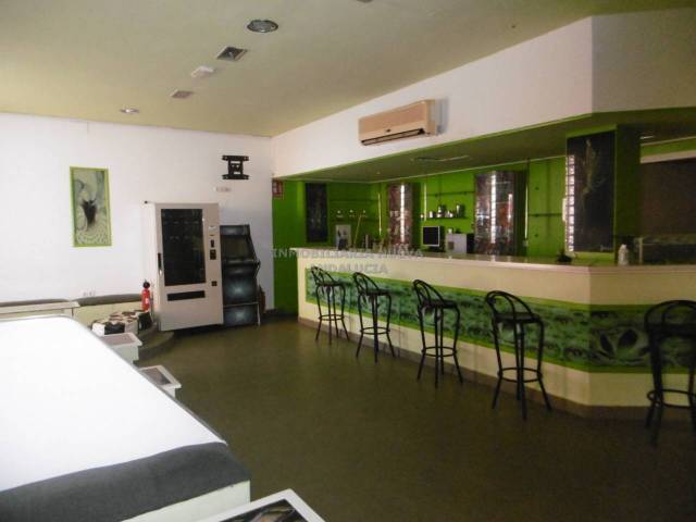 Local comercial en Alquiler en El Alquián