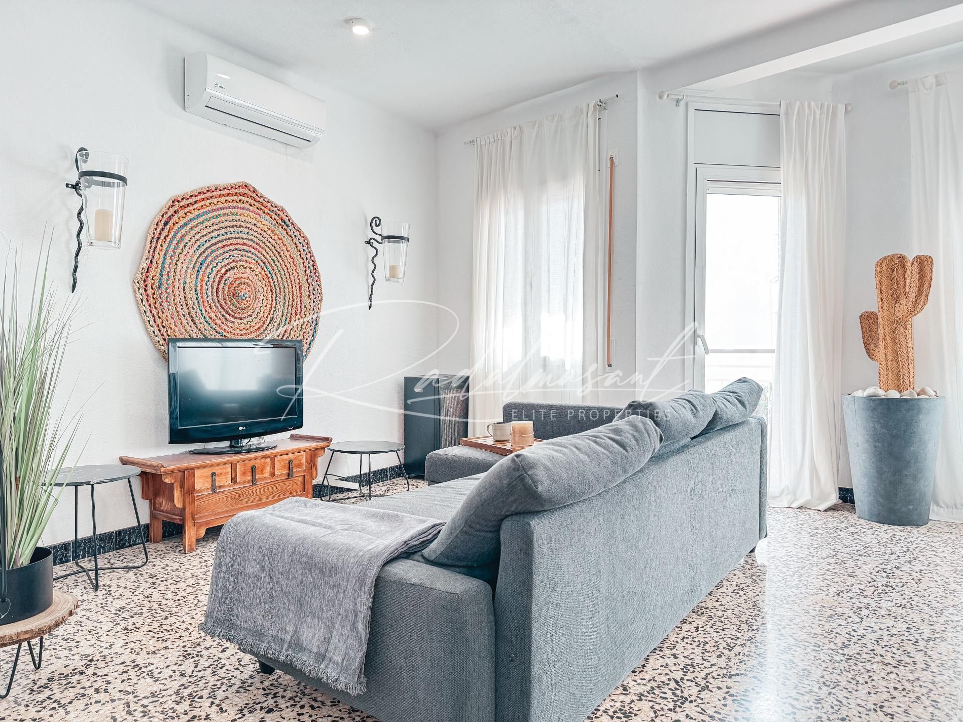 Living room of Flat for sale in Cambrils  with Air Conditioner, Terrace and Furnished