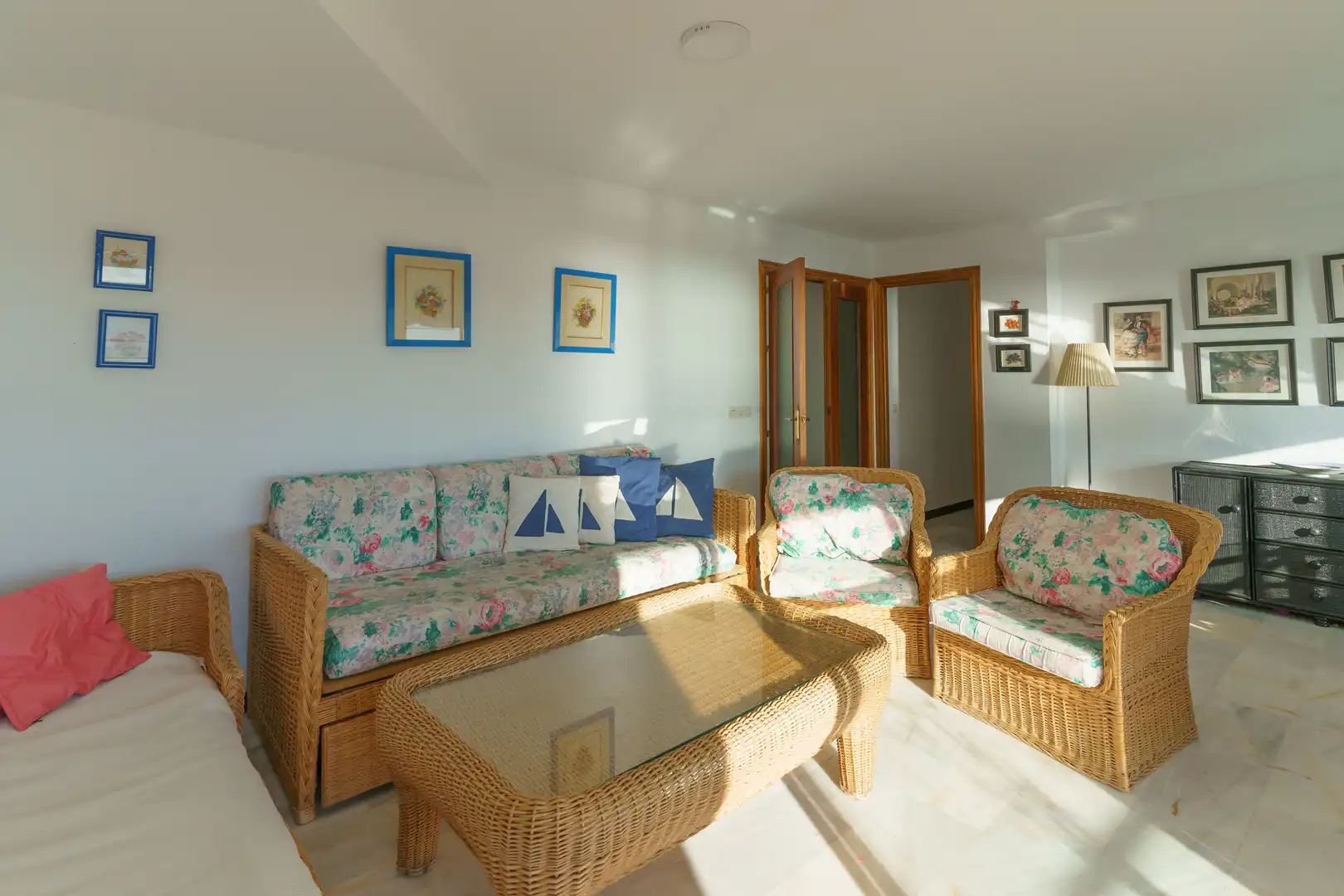 Sala de estar de Piso en venta en Almonte con Terraza, Trastero y Amueblado