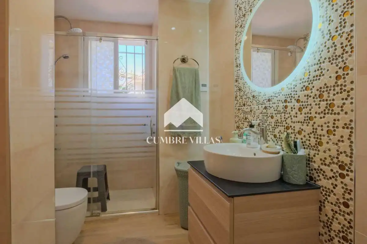 Baño de Casa o chalet en venta en Almuñécar con Jardín privado, Terraza y Amueblado