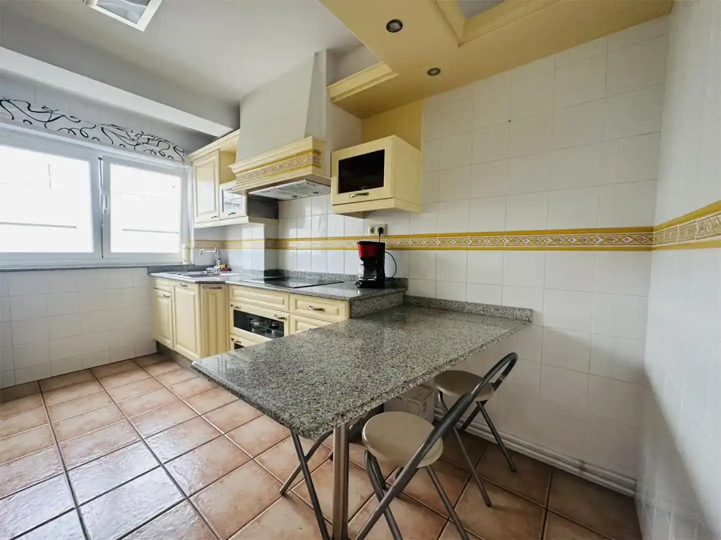 Kitchen of Duplexes for rent in Oleiros