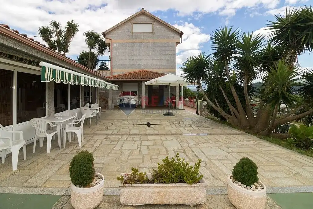 Terrassa de Casa o xalet en venda en As Neves   amb Calefacció, Jardí privat i Parquet