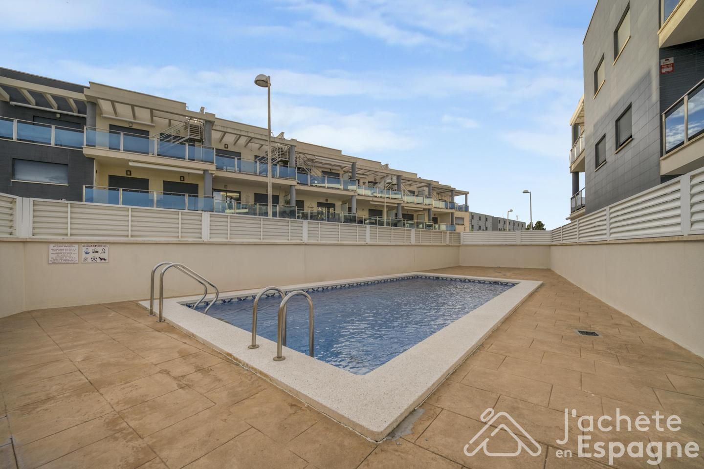 Piscina de Planta baixa en venda en Vinaròs amb Aire condicionat, Terrassa i Moblat