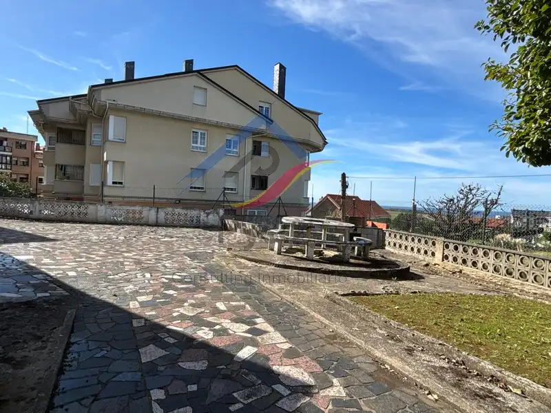 Vista exterior de Casa o xalet en venda en Piélagos amb Calefacció, Jardí privat i Parquet