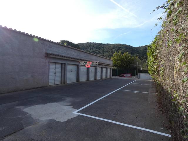 Garaje en Alquiler en Carrer Besalú en Cabanyes - Mas Ambrós - Mas Pallí