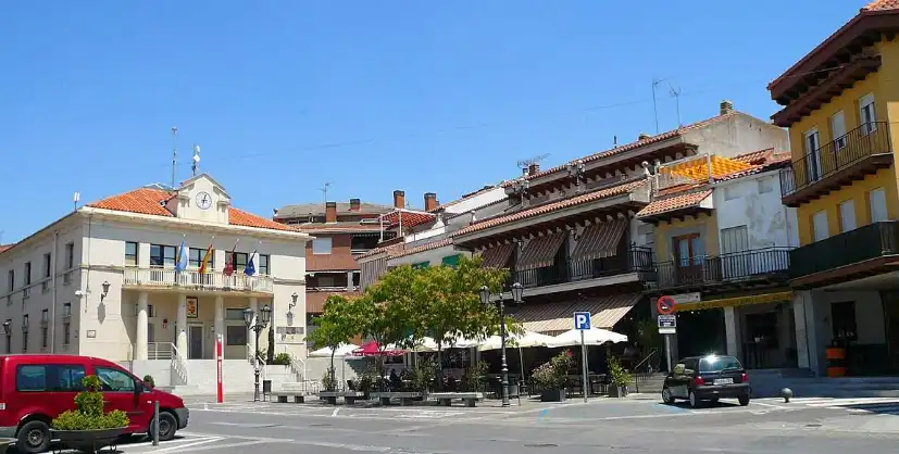 Vista exterior de Residencial en venta en El Molar (Madrid)