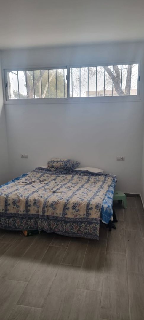 Dormitori de Local en venda en  Barcelona Capital amb Parquet, Moblat i Alarma
