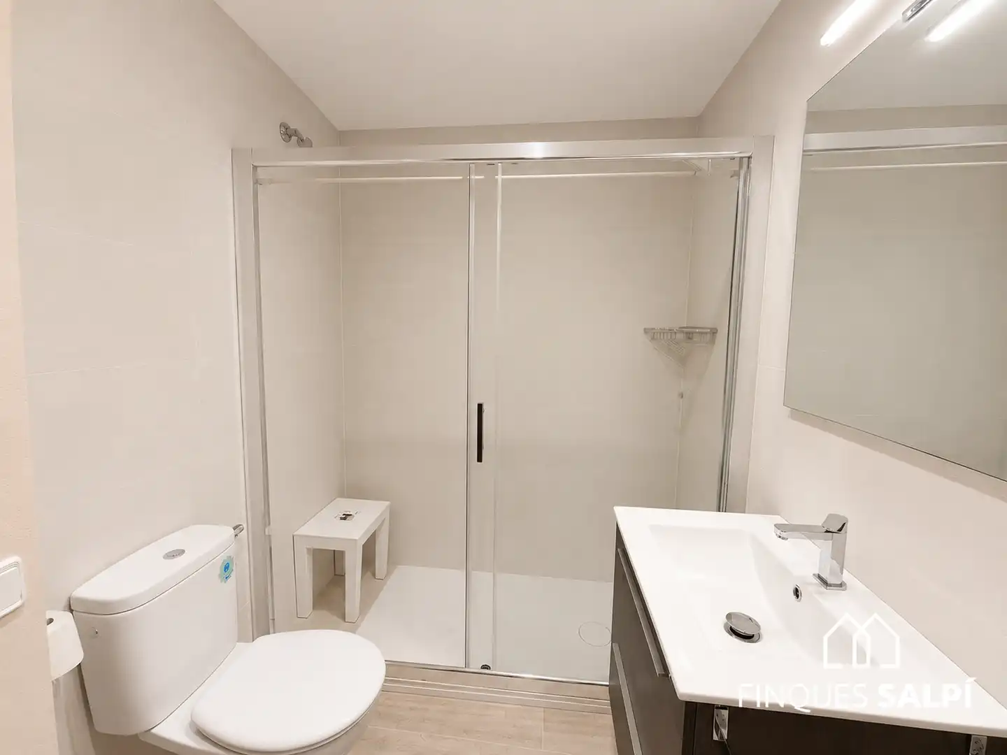 Bathroom of Apartments for sale in Palamós  with Terrace and Furnished
