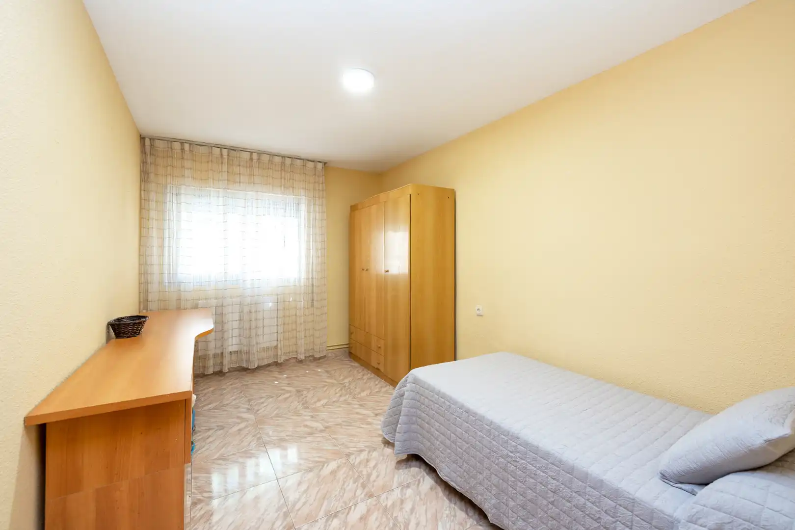 Habitación de Piso de alquiler en Granada con Calefacción, Amueblado y Lavadora