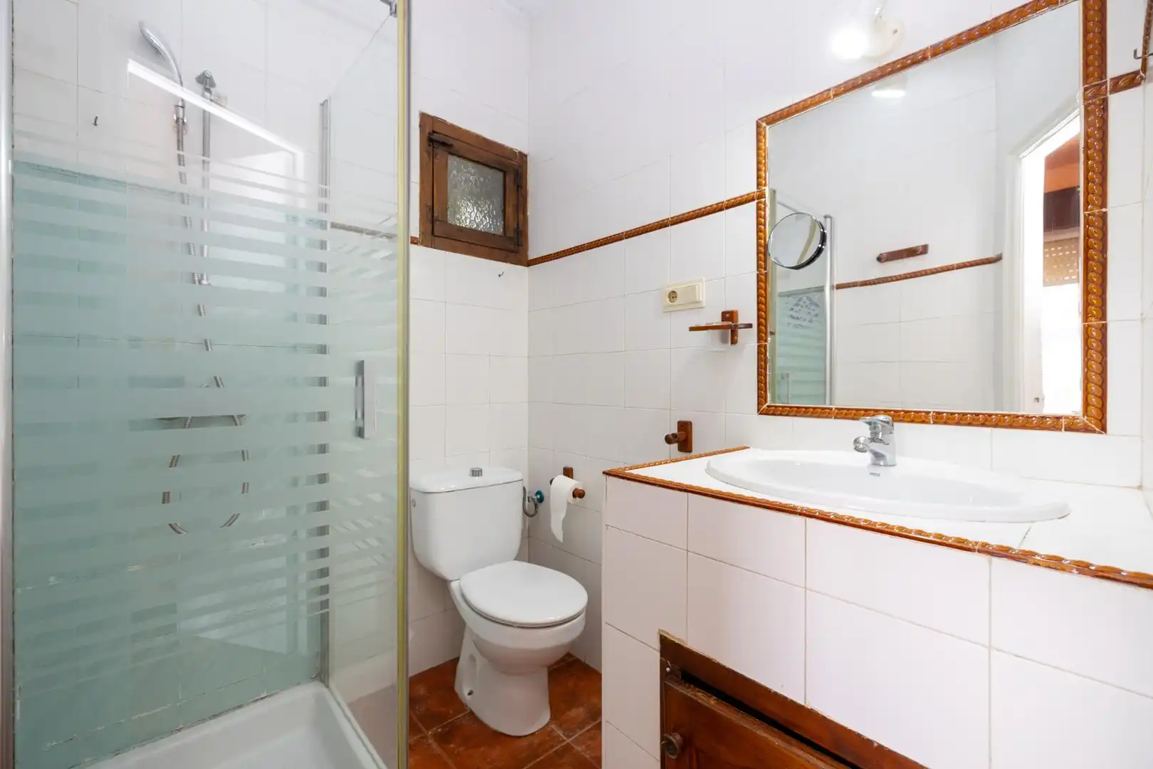 Baño de Casa adosada en venta en Ogíjares con Aire acondicionado, Calefacción y Jardín privado
