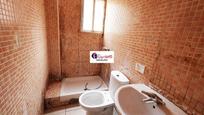 Bathroom of Flat for sale in  Madrid Capital  with Heating and Storage room