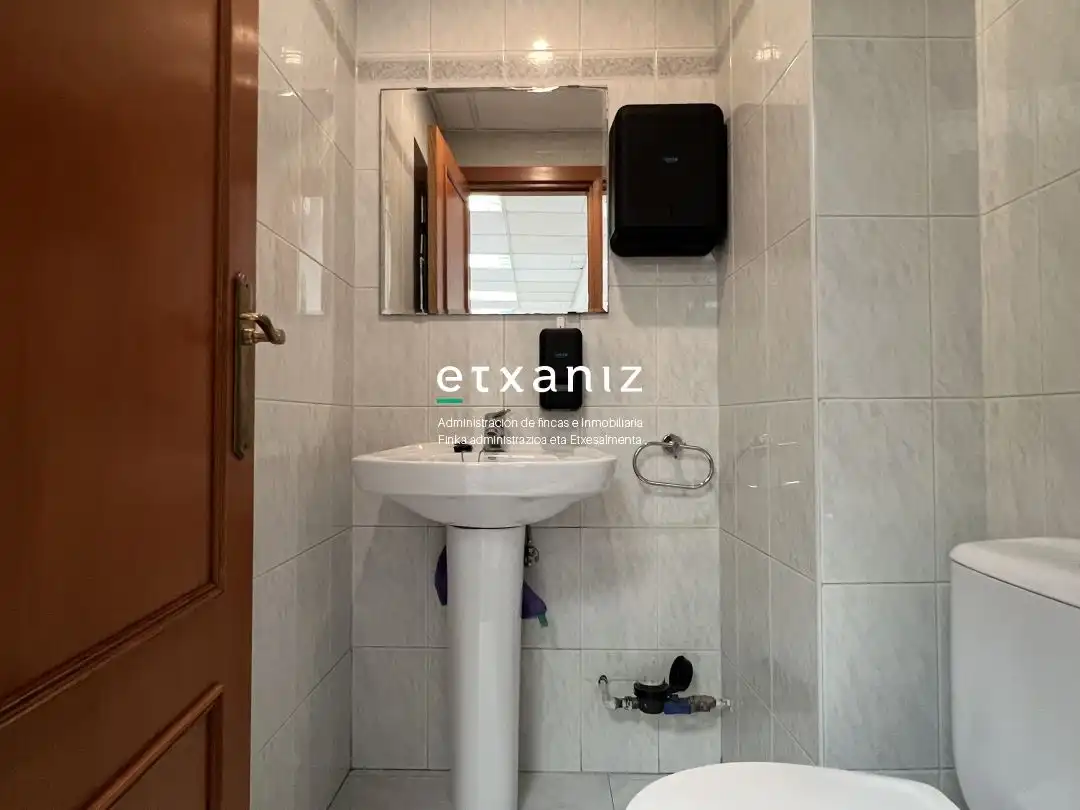 Baño de Oficina de alquiler en Donostia - San Sebastián 