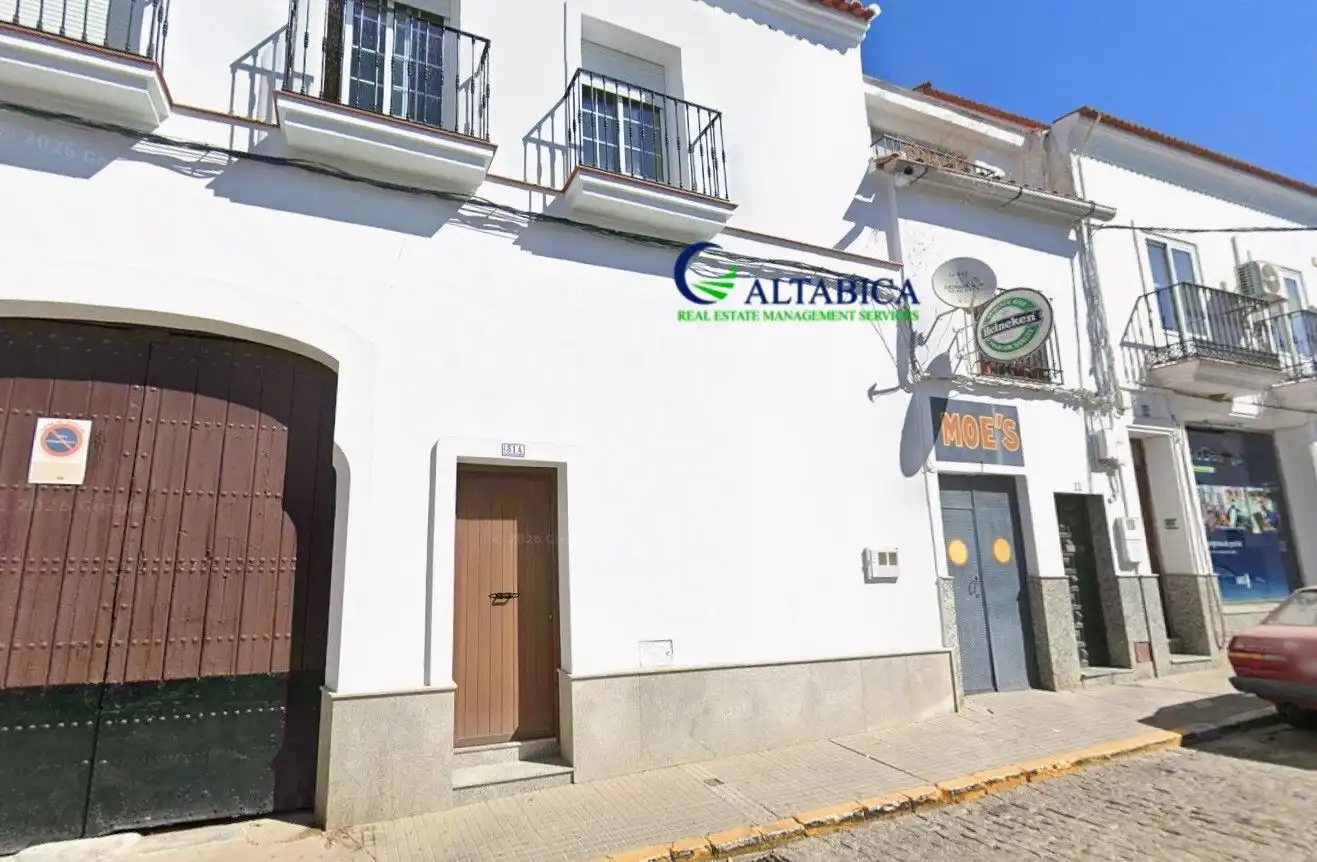 Vista exterior de Edificio en venta en Fuente de Cantos