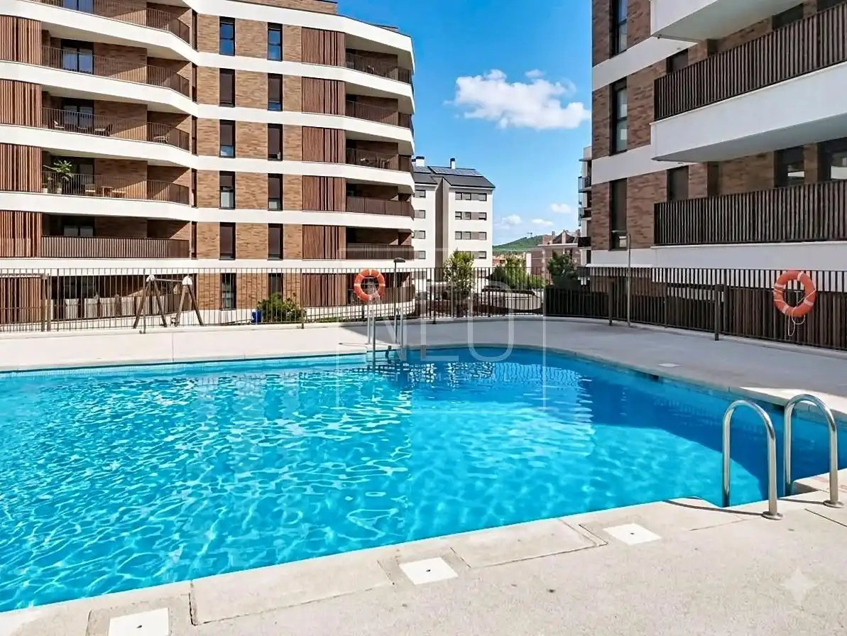 Baixos amb piscina en venda a Calle VICENTE ARANDA