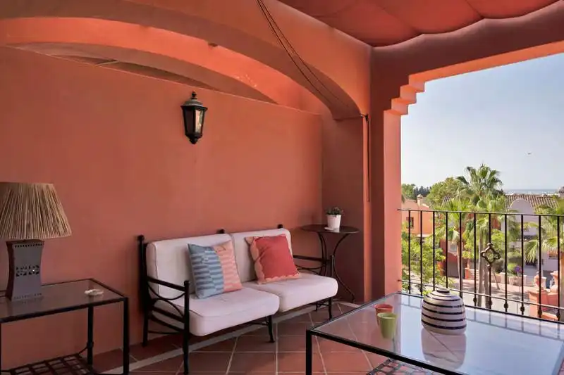 Terrasse von Dachboden zur Miete in Marbella mit Klimaanlage, Terrasse und Schwimmbad