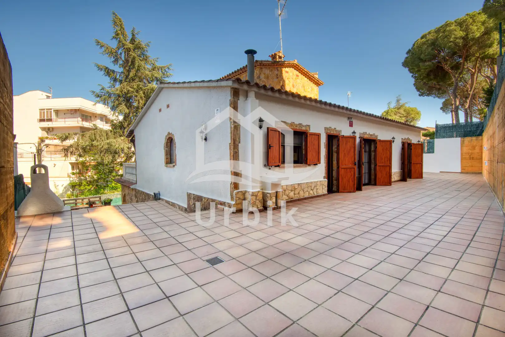 Villa mit Garten zum Verkauf in Carrer Víctor Català