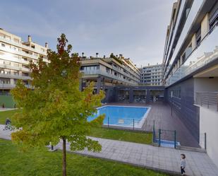 Piscina de Pis en venda en Oviedo  amb Calefacció, Terrassa i Piscina