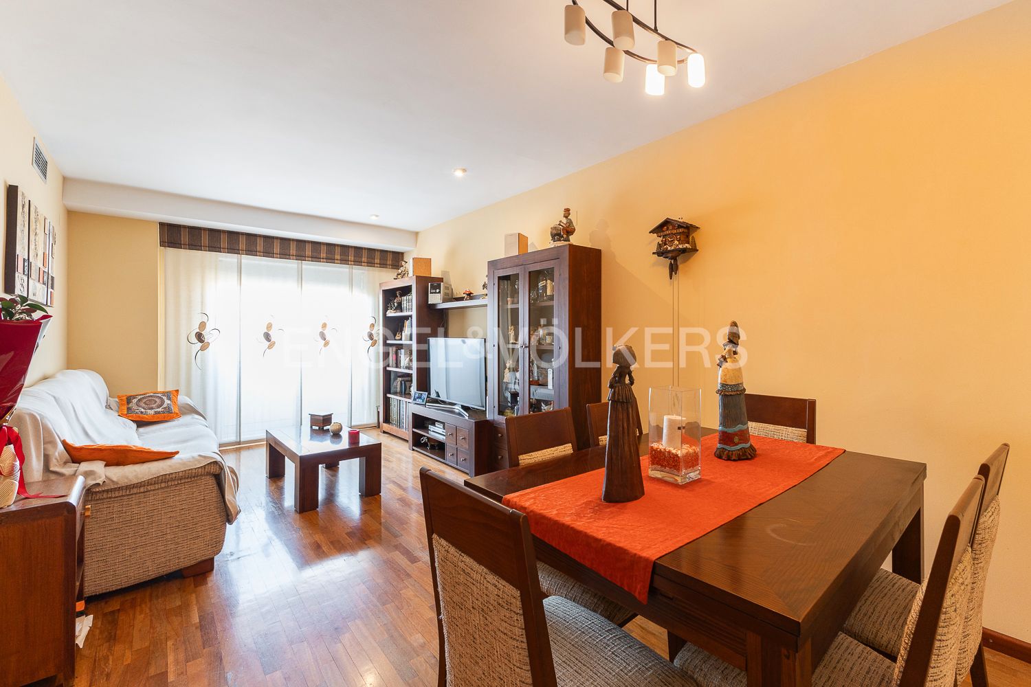 Exterior view of Apartment for sale in  Valencia Capital  with Air Conditioner, Heating and Private garden