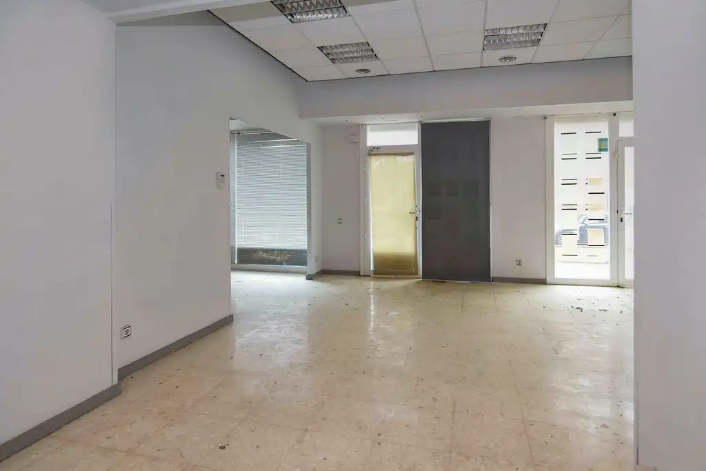 Local comercial en venda a C/ Camp del Mar, imagen 3