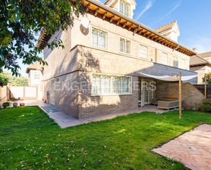 Vista exterior de Casa adosada de lloguer en Majadahonda amb Aire condicionat, Calefacció i Jardí privat