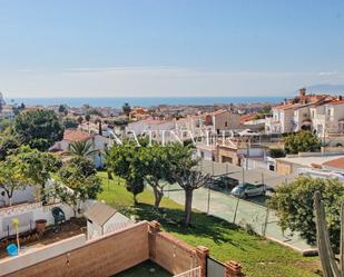 Vista exterior de Casa adosada en venda en Rincón de la Victoria amb Aire condicionat, Calefacció i Jardí privat