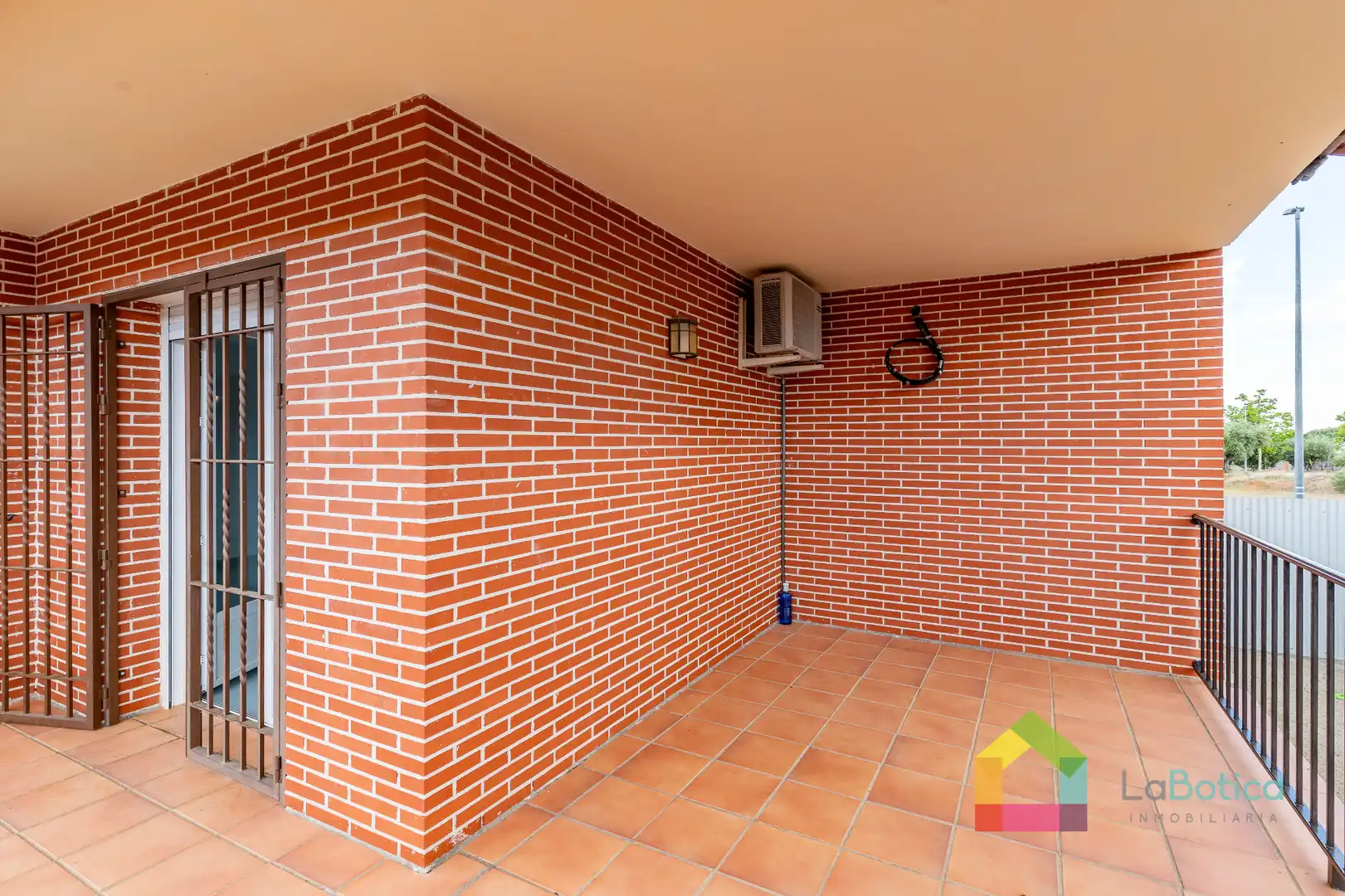 Terraza de Casa adosada en venta en Burguillos de Toledo con Calefacción, Jardín privado y Terraza