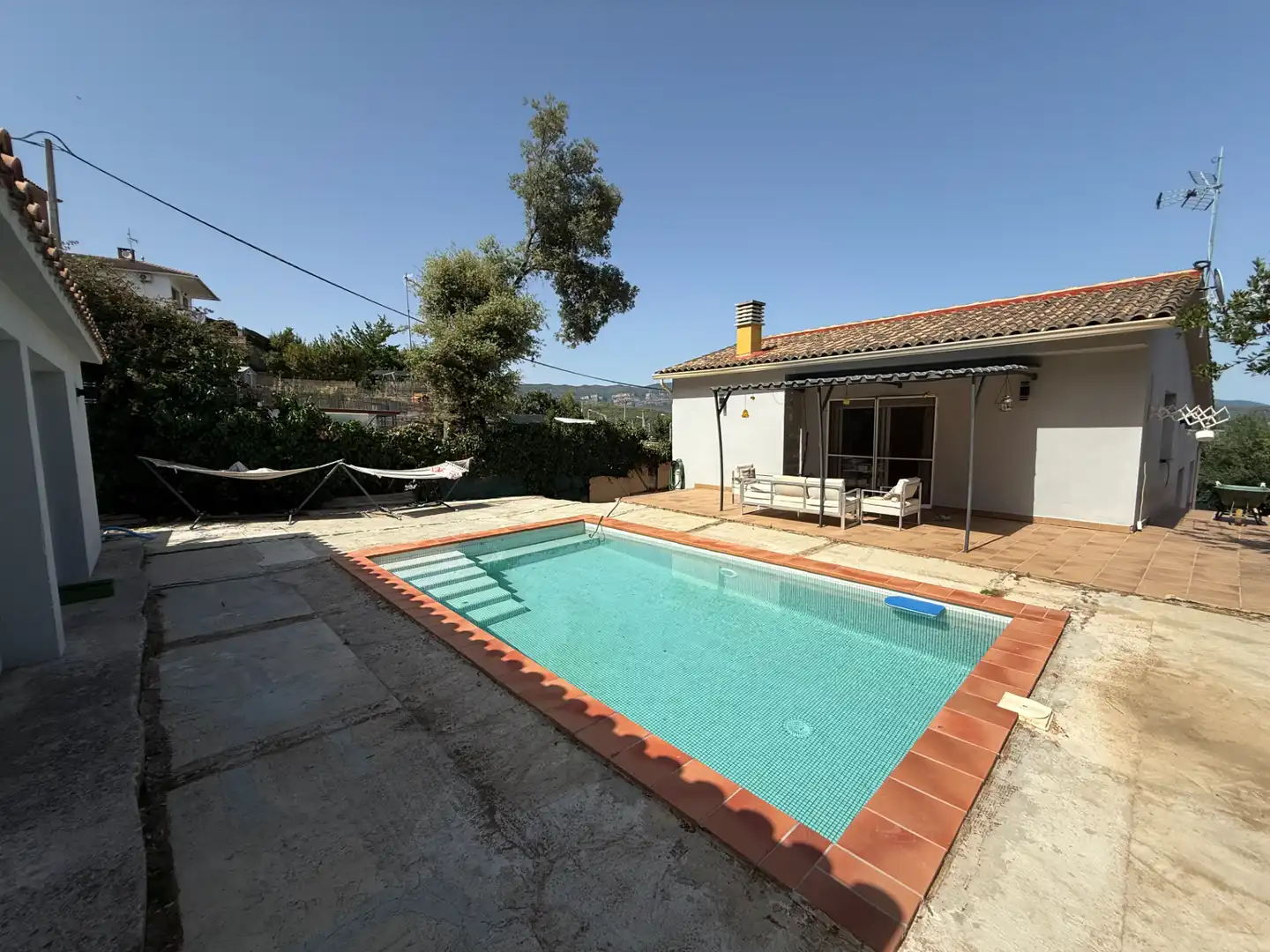 Schwimmbecken von Haus oder Chalet zum Verkauf in Bigues i Riells del Fai mit Klimaanlage, Privatgarten und Schwimmbad