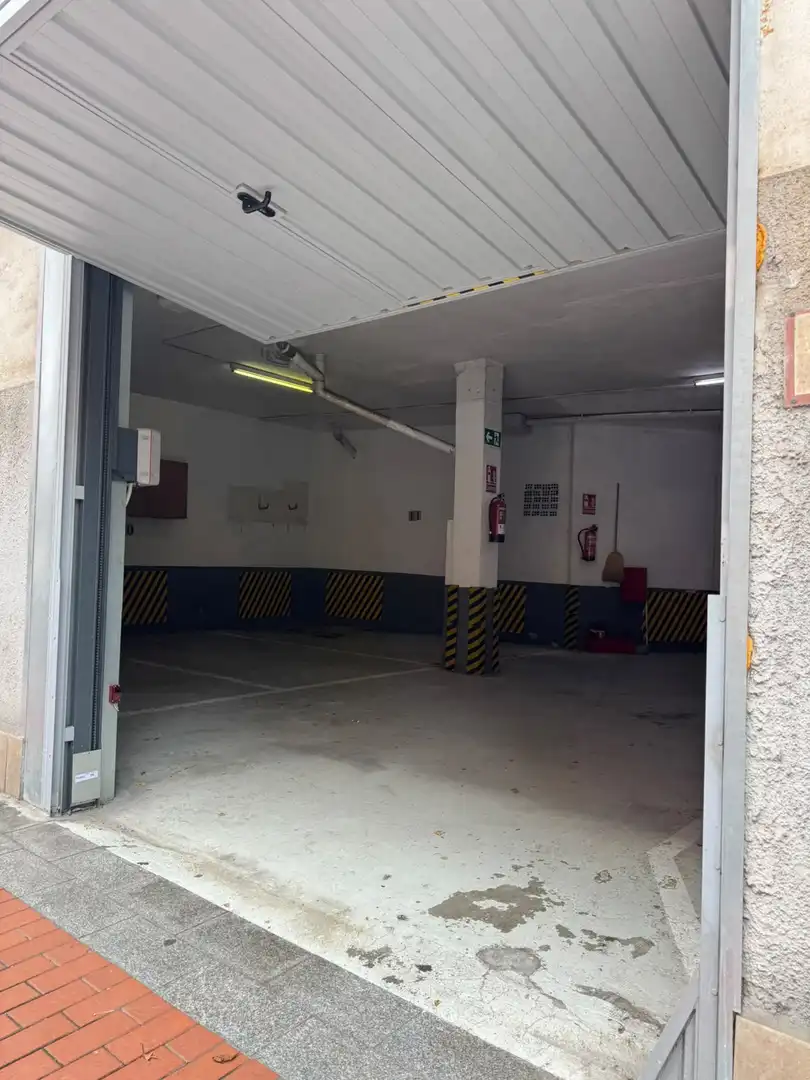 Parkplatz von Garage zur Miete in Barakaldo 