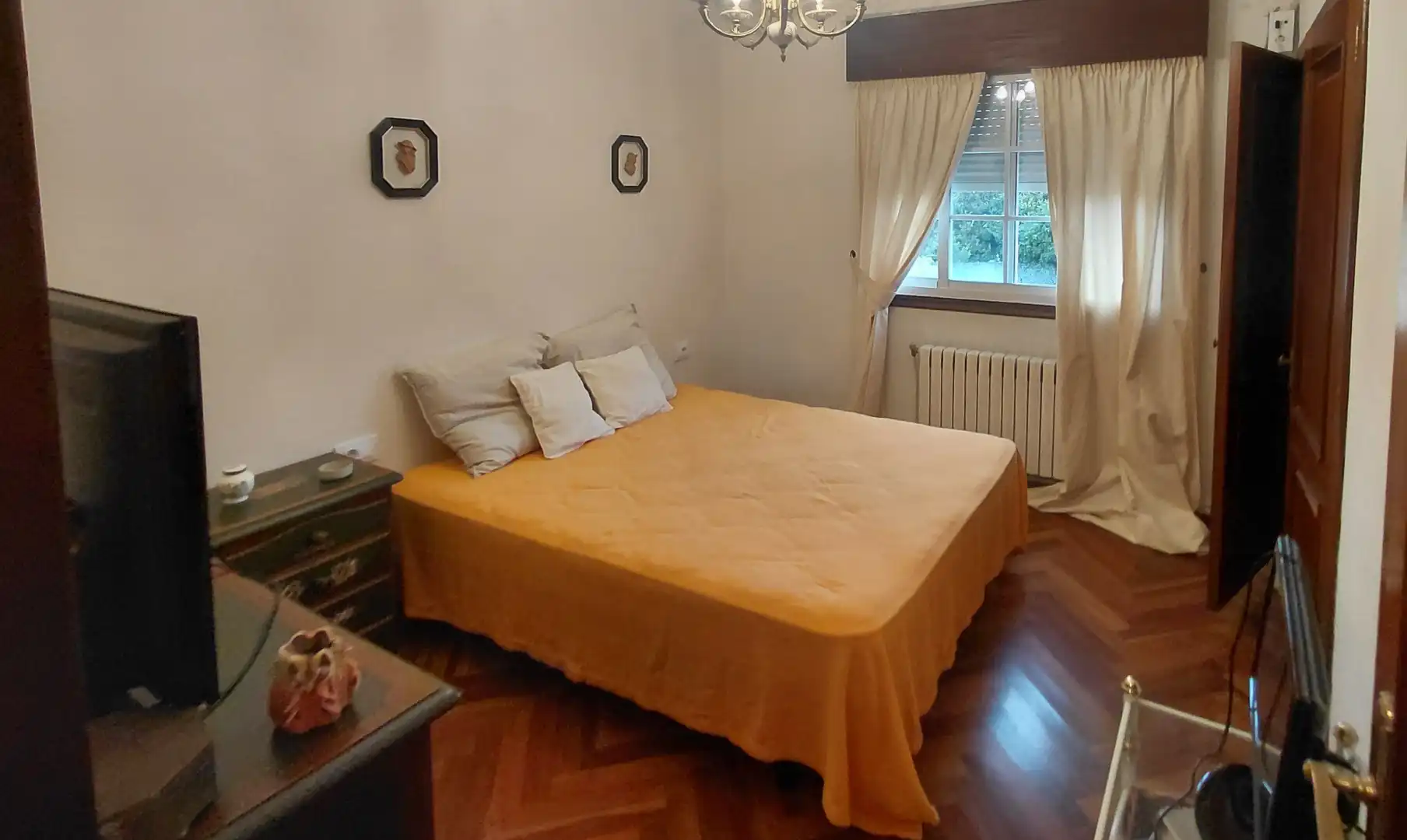 Habitación de Casa o chalet en venta en Oleiros con Calefacción, Jardín privado y Parquet